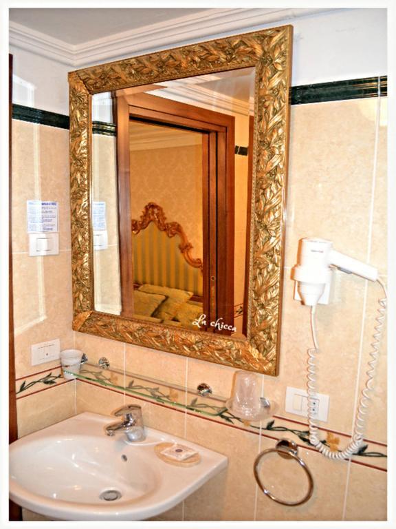Guest House La Chicca Venice Room photo